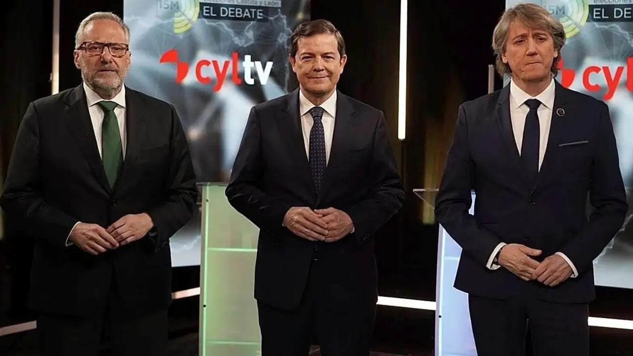 Carlos Pollán (Vox), Alfonso Fernández Mañueco (PP) y Carlos Martínez Mínguez (PSOE) en uno de los dos debates electorales. / cyltv