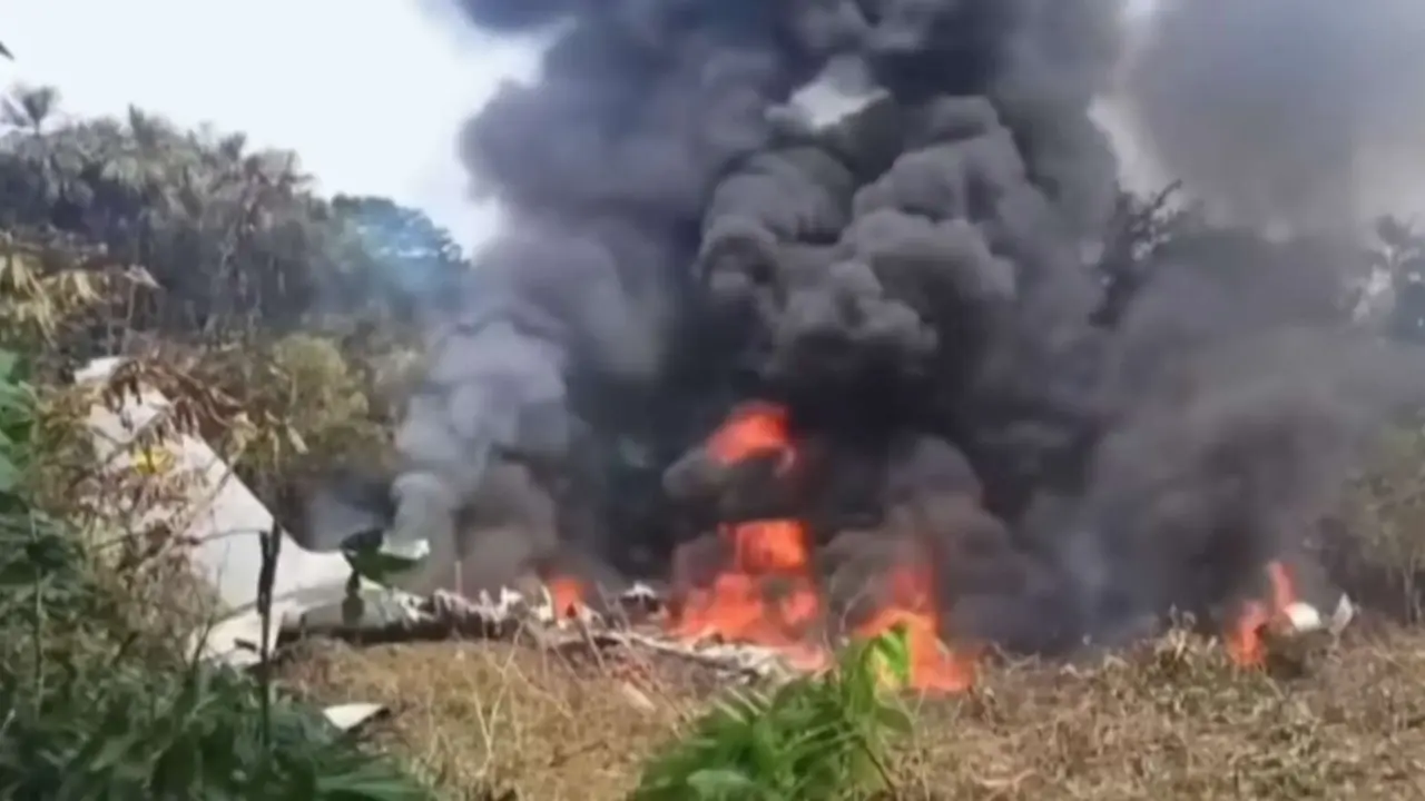 Un C-130 H&eacute;rcules perteneciente a la Fuerza Aeroespacial Colombiana se estrella en Putumayo. / RR.SS