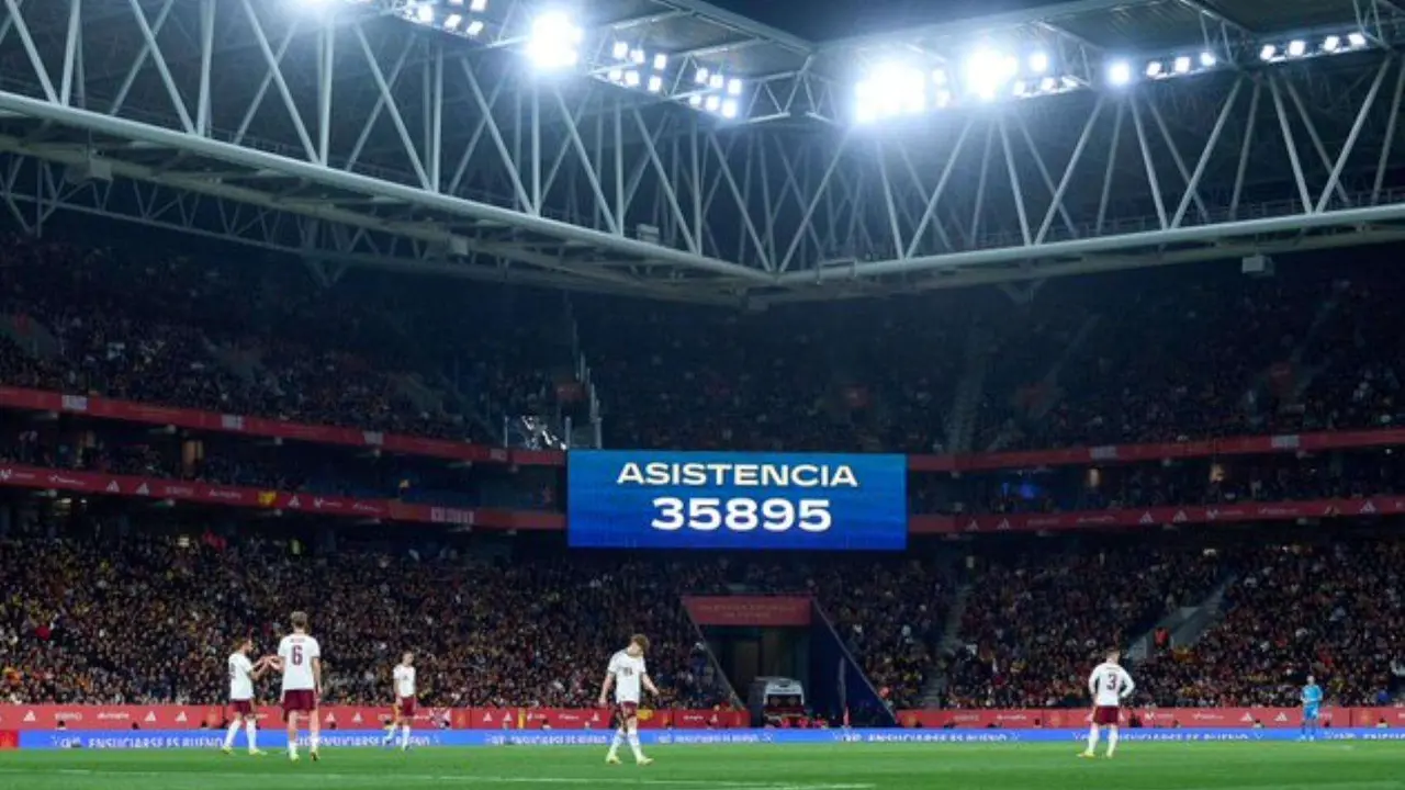 Asistencia del estadio Cornell&aacute; durante el partido entre Espa&ntilde;a y Egipto. /   @sefutbol