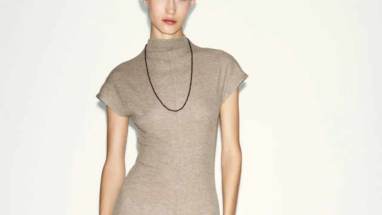 Vestido maxi cuello alto, Zara.com.
