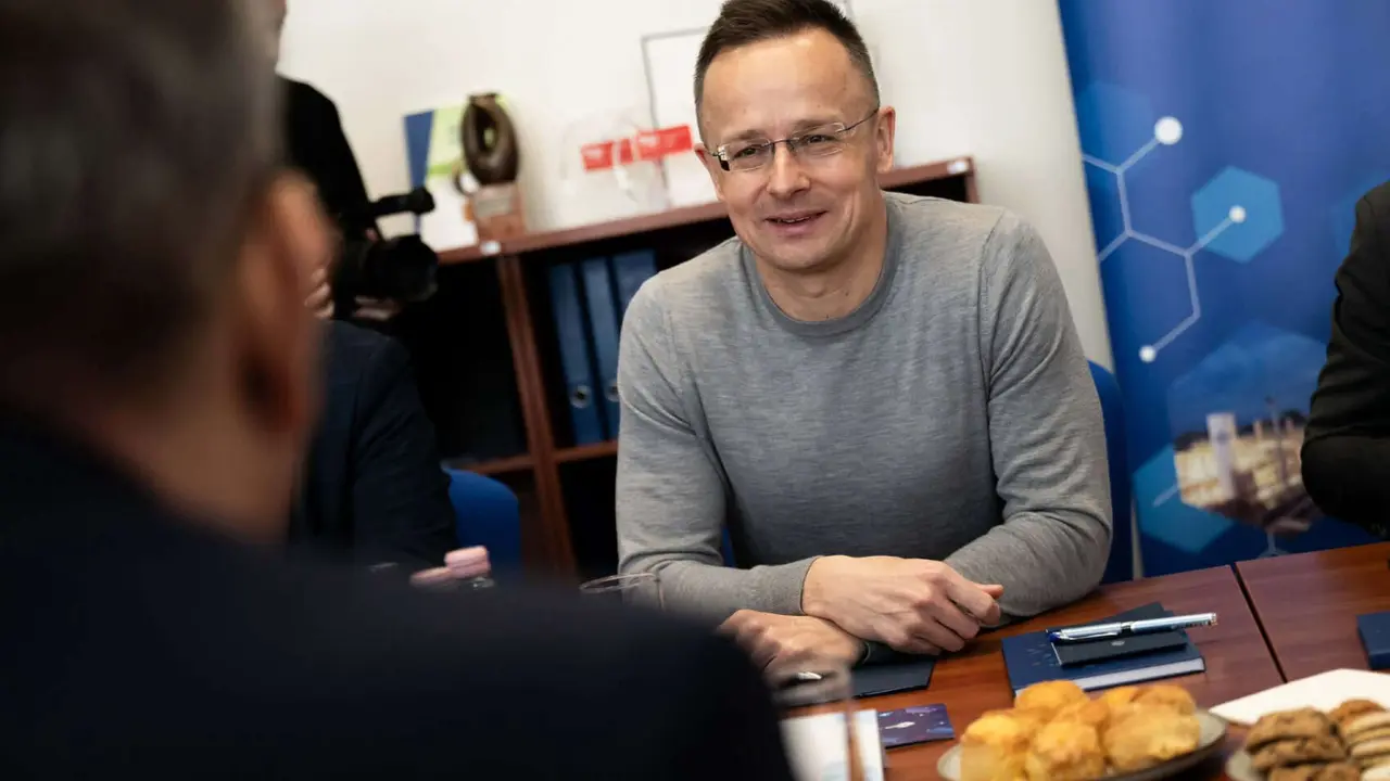 P&eacute;ter Szijj&aacute;rt&oacute;, ministro de Exteriores de Hungr&iacute;a. / Facebook