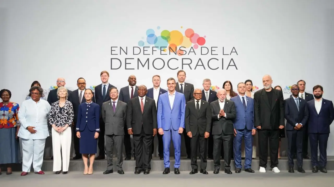 Los presidentes de Espa&ntilde;a, Brasil, Colombia y M&eacute;xico en la IV Cumbre en Defensa de la Democracia. / @Claudiashein.