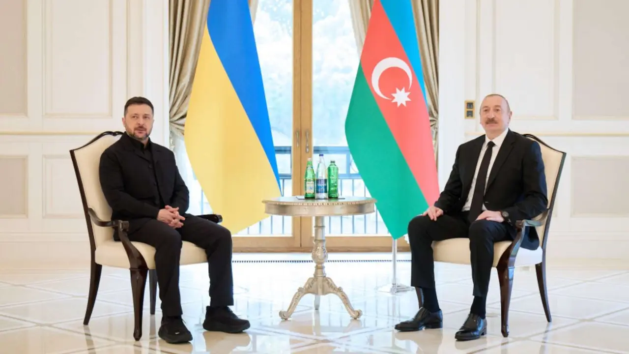 Volod&iacute;mir Zelenski, presidente de Ucrania y Ilham Aliyev, mandatario de Azerbaiy&aacute;n. / Oficina del Presidente de Ucrania