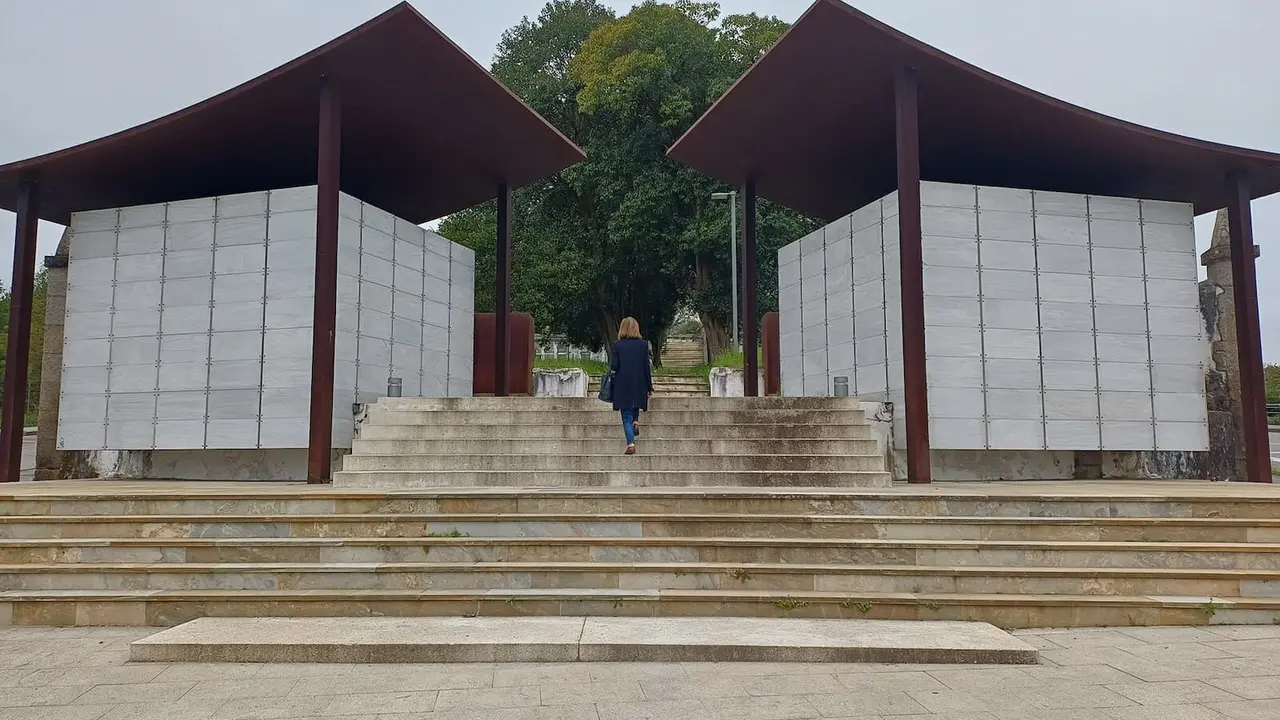 Entrada al Cementerio viejo de Mondo&ntilde;edo, Lugo, Galicia /  Francisco Pu&ntilde;al Su&aacute;rez