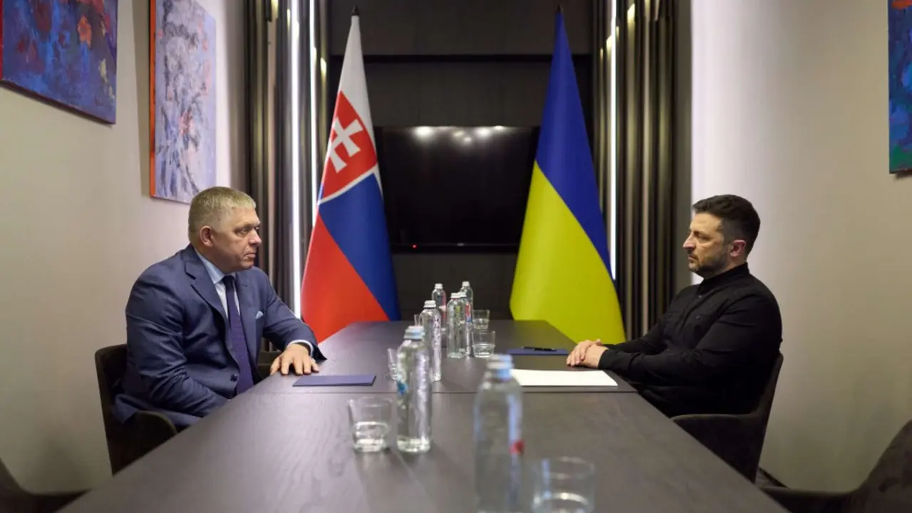 Robert Fico, primer ministro de Eslovaquia y Volod&iacute;mir Zelenski, presidente de Ucrania. / Oficina del Presidente de Ucrania
