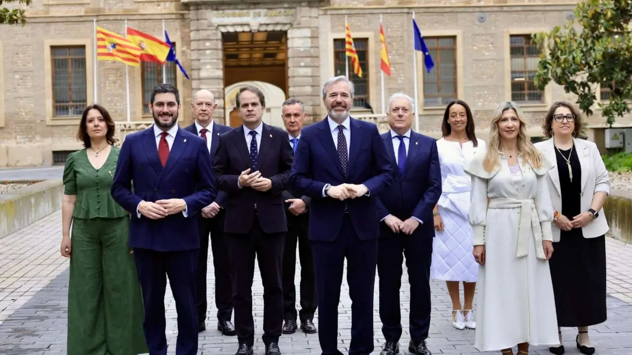 Jorge Azc&oacute;n, presidente de Arag&oacute;n y sus consejeros. / @GobAragon