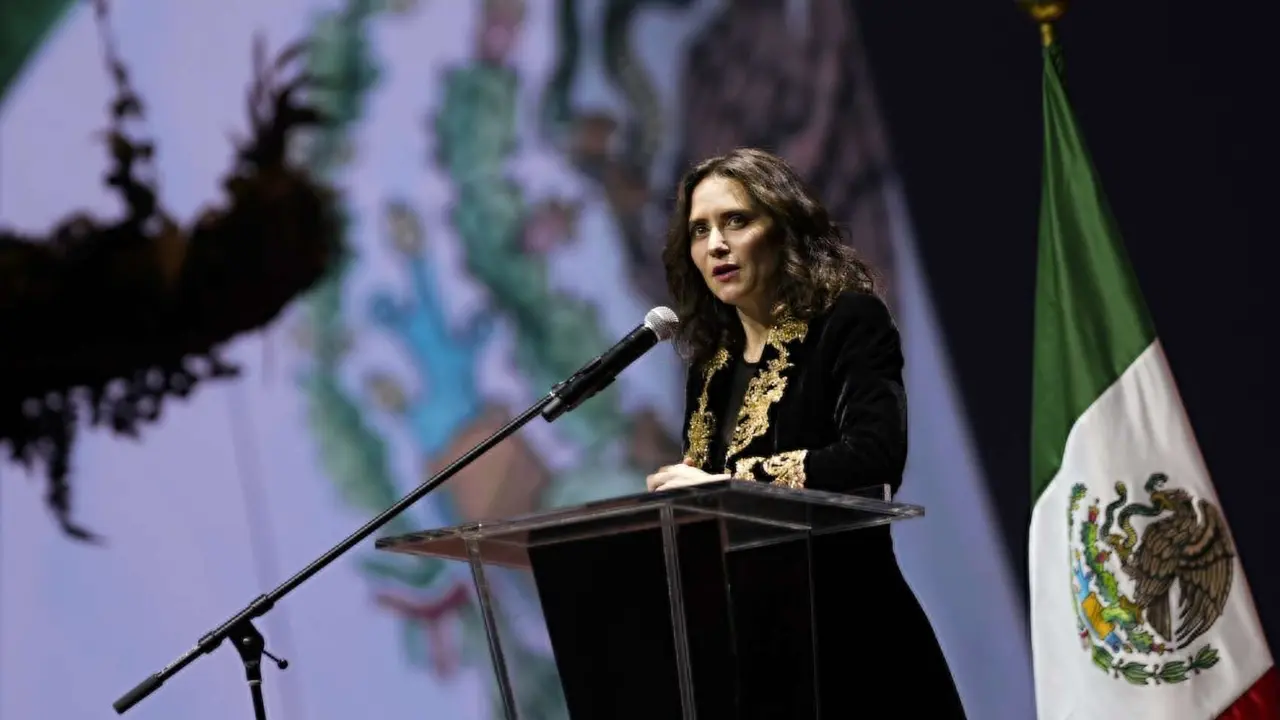 Isabel D&iacute;az Ayuso en el homenaje al mestizaje y a Hern&aacute;n Cort&eacute;s, en Ciudad de M&eacute;xico, este lunes. / @ComunidadMadrid.