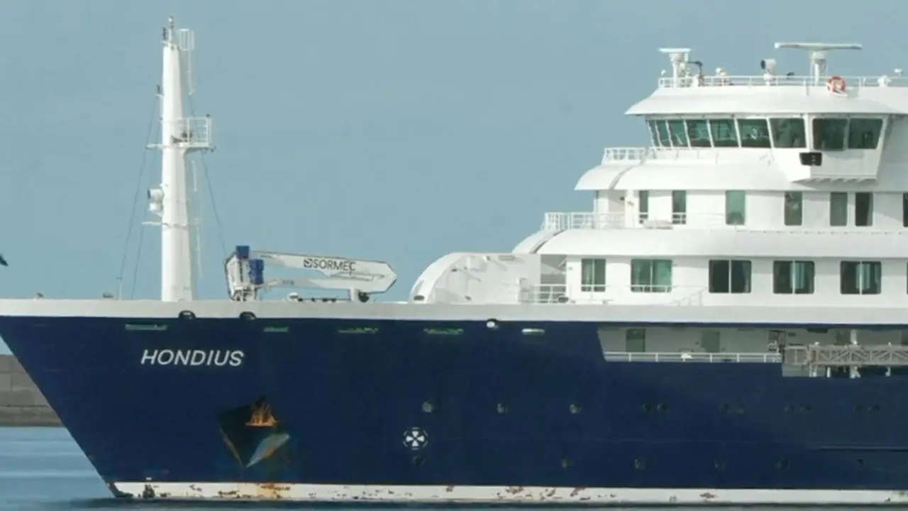 El barco MV Hondius. / Mundiario