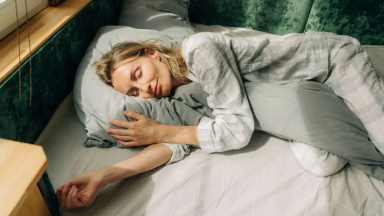 Una mujer con pijama. / iStock.