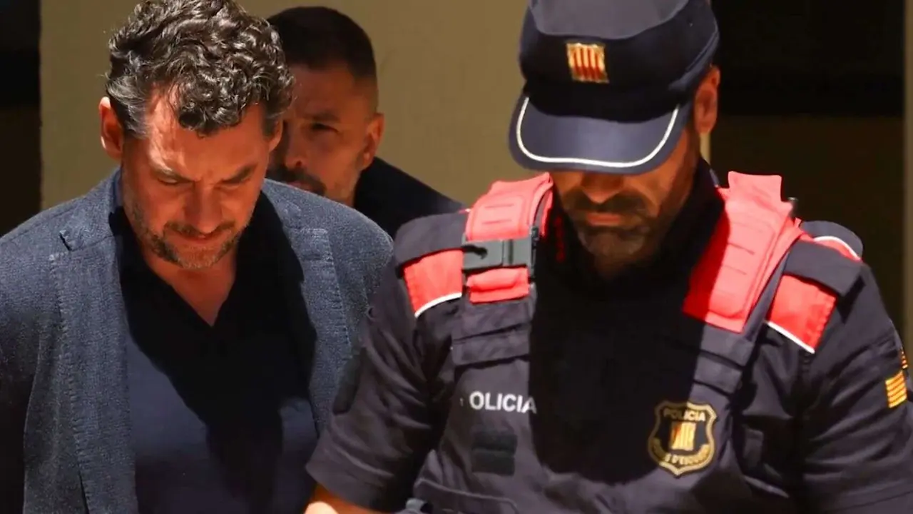 Jonathan Andic en medio de su detenci&oacute;n. / RR SS.
