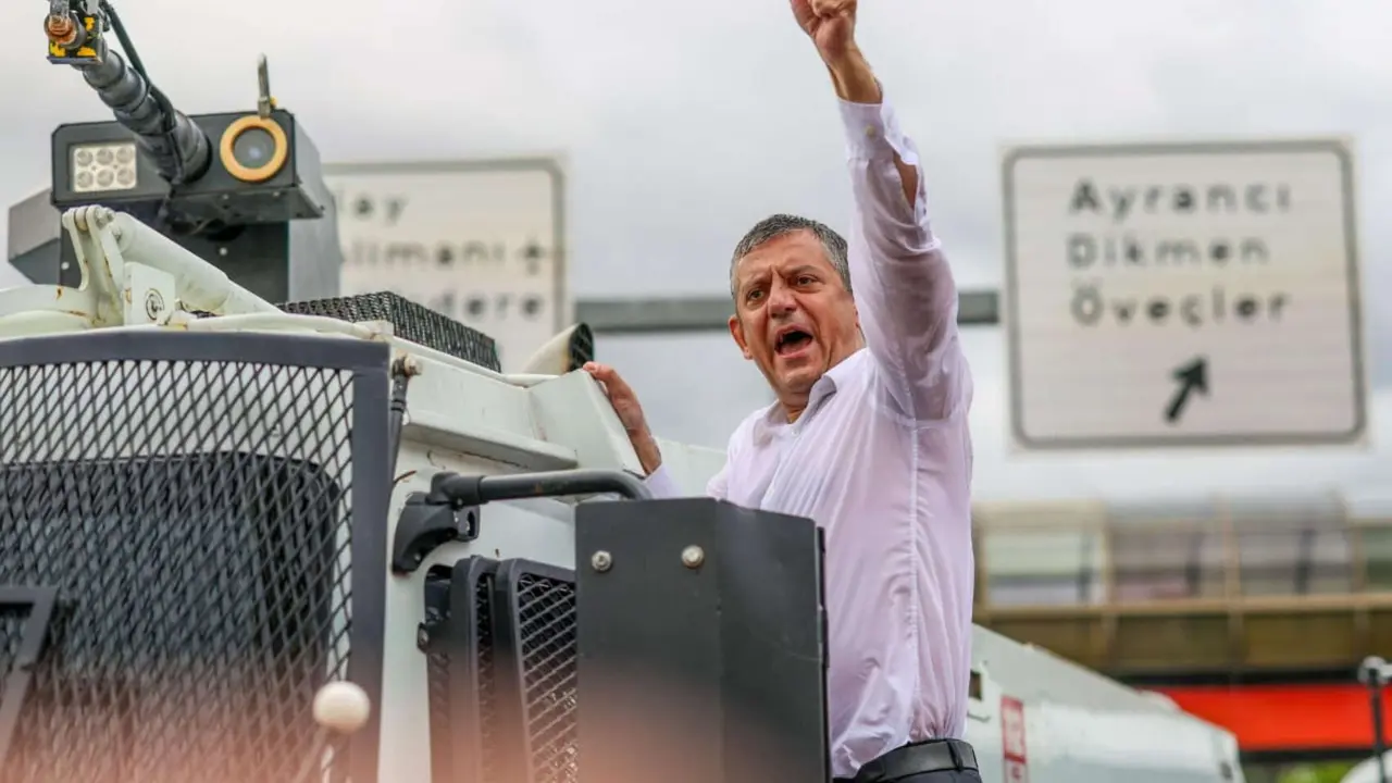 &Ouml;zg&uuml;r &Ouml;zel, exl&iacute;der del Partido Republicano del Pueblo (CHP). / @eczozgurozel