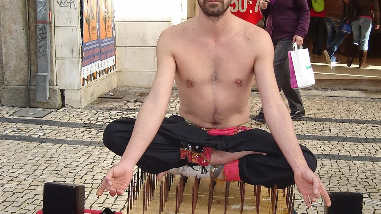 Faquir en Oporto /  Francisco Pu&ntilde;al Su&aacute;rez