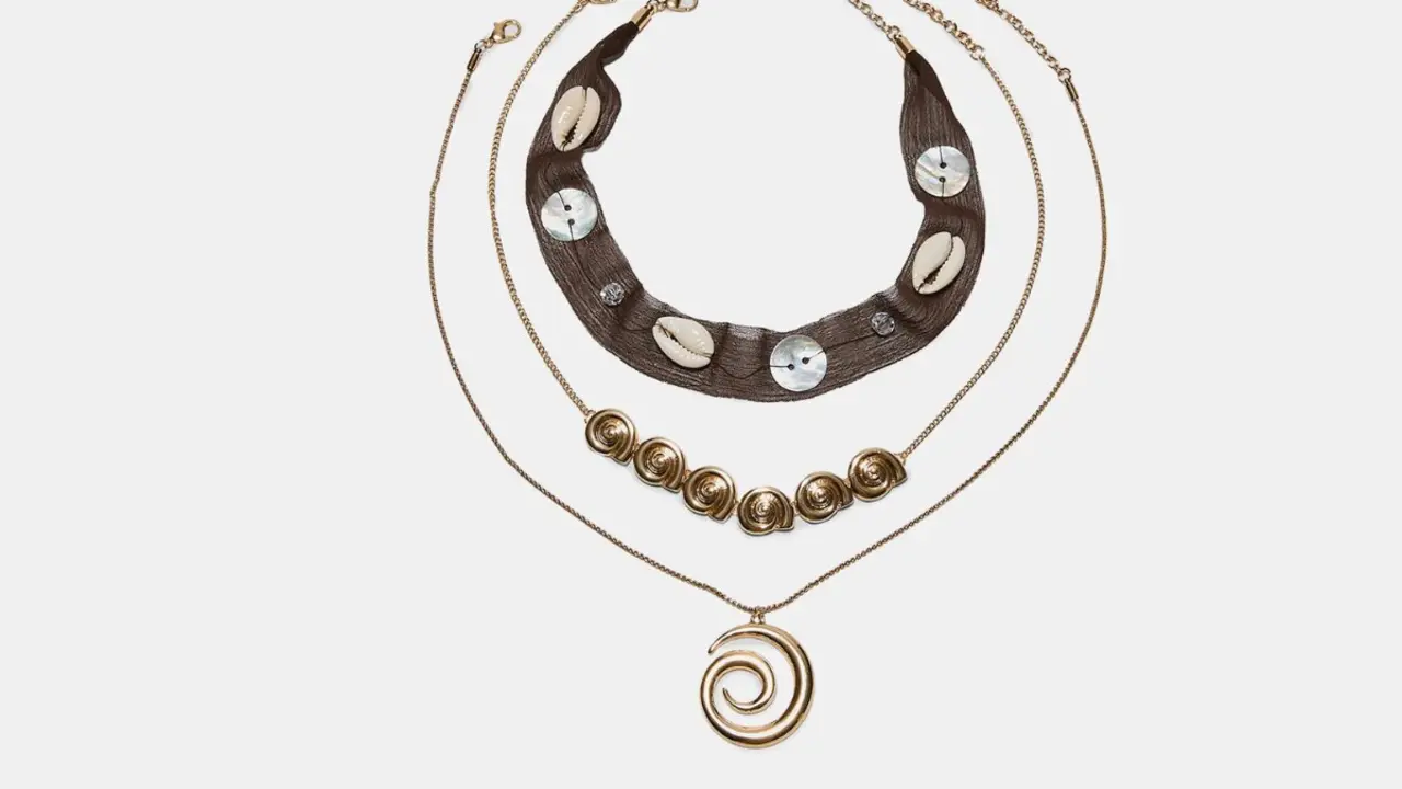 Set de collares, Stradivarius.com.