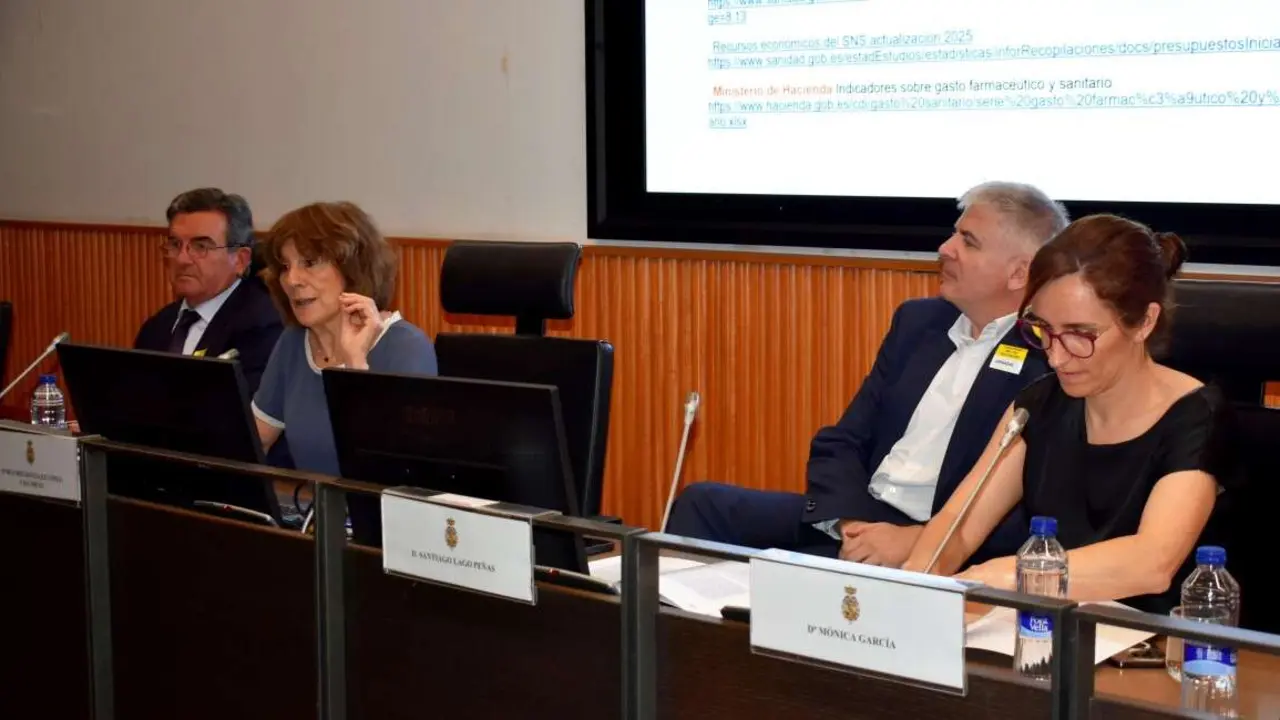 V&iacute;ctor Nogueira, Beatriz Gonz&aacute;lez L&oacute;pez-Valc&aacute;rcel, Santiago Lago-Pe&ntilde;as y M&oacute;nica Garc&iacute;a. / Mundiario