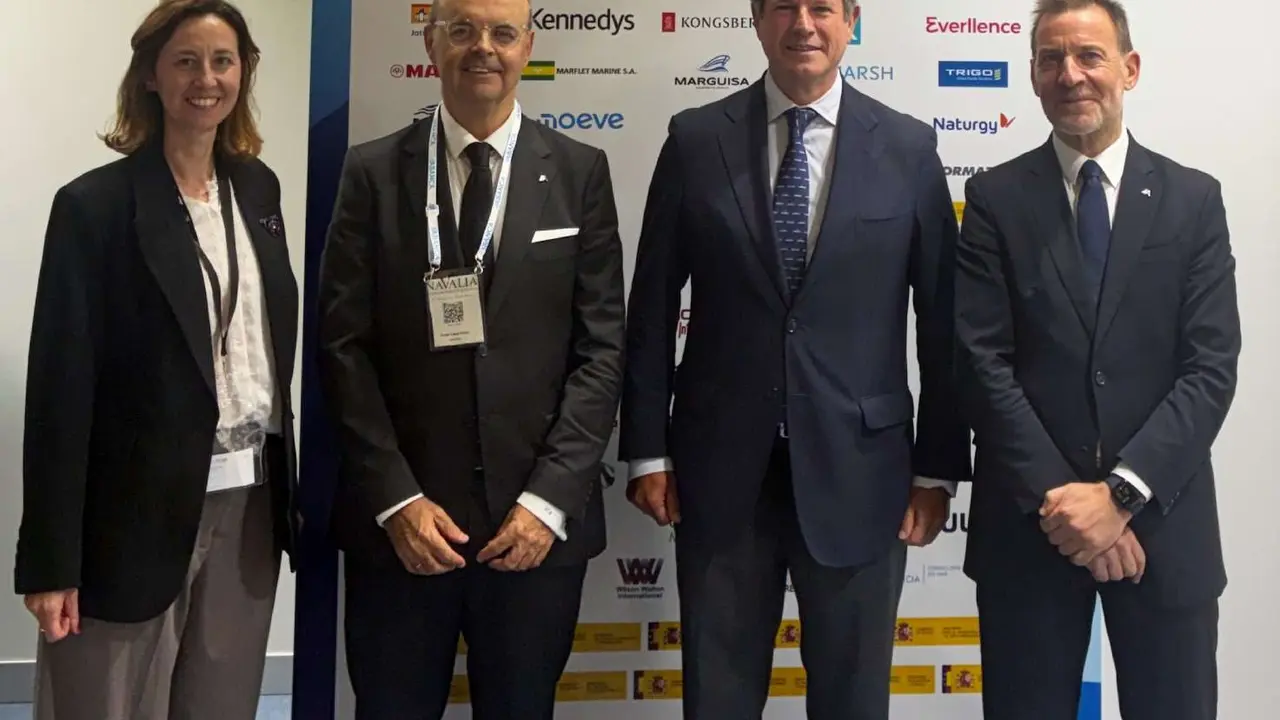 Raquel Ibares, directora del Clúster Marítimo Español; Víctor Casal, director ejecutivo de Banca Corporativa, Empresas y Pymes de Abanca; Javier Garat, presidente del Clúster Marítimo Español; y Javier Fraga, director de Abanca Mar. / Mundiario