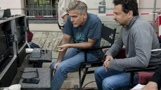 George Clooney en el set de The Tender Bar. / Amazon.
