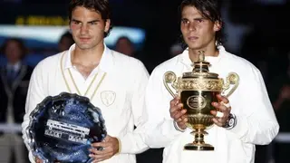 Roger Federer y Rafael Nadal en la final de Wimbledon 2008. / RR SS