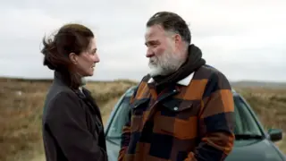 Bouli Lanners y Michelle Fairley en Un amor en Escocia. / Filmin.