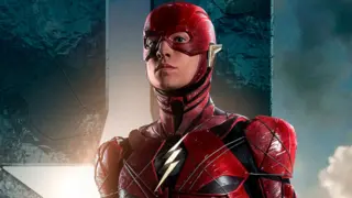Ezra Miller como Flash en p&oacute;ster de Justice League. / Warner