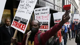 Protestas de guionistas de Hollywood. Foto por Leonardo Mu&ntilde;oz, AFP
