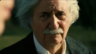 Tom Conti como Albert Einstein en Oppenheimer. / RRSS