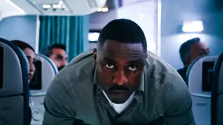 Idris Elba en Secuestro en el aire. / Apple TV+
