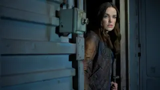 Elizabeth Henstridge en Agentes de SHIELD. / RRSS