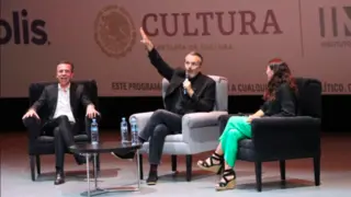 Miguel Bos&eacute; en el recuerda el cl&aacute;sico Tacones lejanos. / FICM