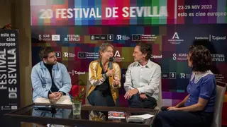 La directora de cine Jacqueline van Vugt (con el micr&oacute;fono en mano). / @festivalsevilla