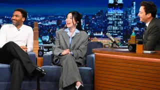 El elenco de Sr. y Sra. Smith con Jimmy Fallon. / RRSS