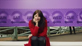 La presentadora Davina McCall en el documental La p&iacute;ldora anticonceptiva. / Movistar Plus+
