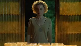Julia Garner, durante una escena. / IMDb