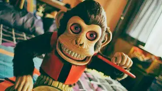Im&aacute;genes de la pel&iacute;cula The Monkey. / @TheMonkey_Movie