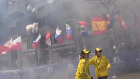 Momento inicial de la explosi&oacute;n en una toma de la televisi&oacute;n.