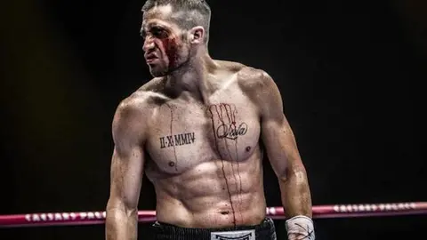Jake Gyllenhaal, actor estadounidense en una escena de la pel&iacute;cula conocida como Redenci&oacute;n. / Productora