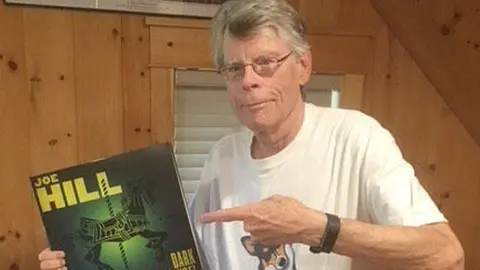 Stephen King cumpli&oacute; 75 a&ntilde;os de edad. / RRSS