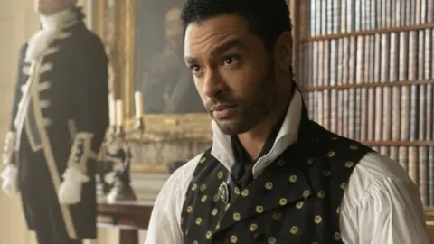 Reg&eacute;-Jean Page, actor. Netflix.