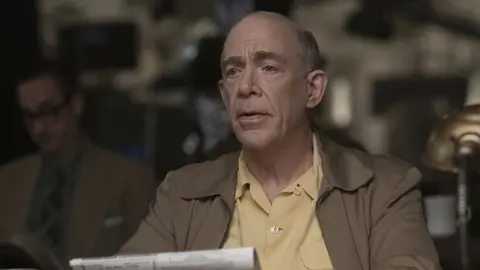 J.K. Simmons como Jim Gordon en la pel&iacute;cula Batichica. / Productora.