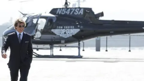 Tom Cruise llegando a la premiere de Top Gun: Maverick / Paramount Pictures