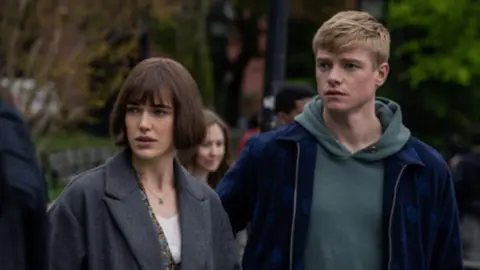 Elizabeth Henstridge en Suspicion / Apple TV