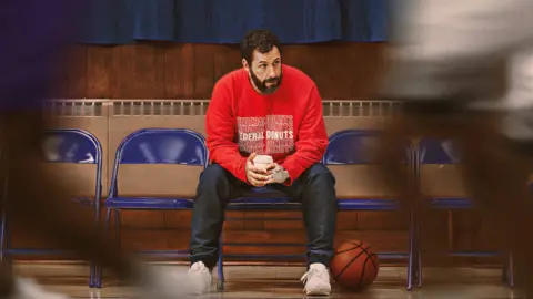 Adam Sandler protagoniza Hustle. / Netflix