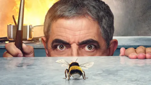 P&oacute;ster oficial de Man vs Bee. / Netflix