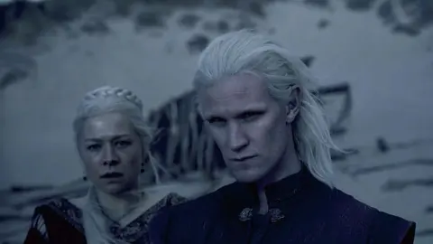 Emma D'Arcy y Matt Smith en La Casa del Drag&oacute;n de HBO. / IMDB