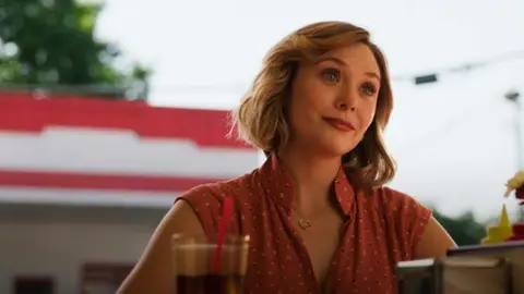 Elizabeth Olsen como Candy Montgomery en Love and Death. HBO Max