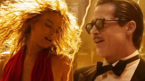 Margot Robbie y Brad Pitt en Babylon, la nueva pel&iacute;cula de Damien Chazelle. Productora.