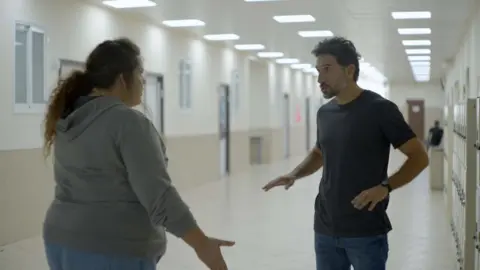 Doron Ben-David y Maya Landsman juntos en The Lesson. / Filmin