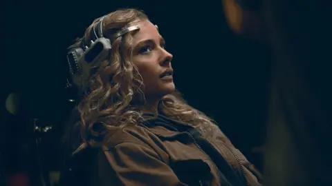Chlo&euml; Grace Moretz en la adaptaci&oacute;n de The Peripheral. / Prime Video