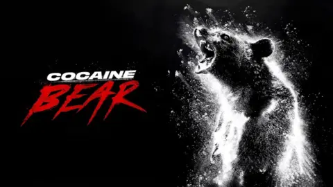 Cocaine Bear p&oacute;ster. / Universal Pictures