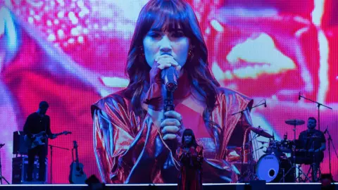 Aitana se une a Taylor Swift y Harry Styles en la lista de cantantes que aparecieron en una pel&iacute;cula o serie en 2022. / Disney Plus