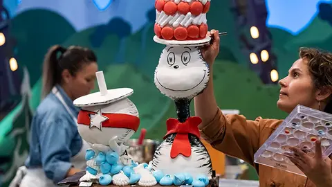 Pastel inspirado en el libro de The Cat in the Hat. / Prime video